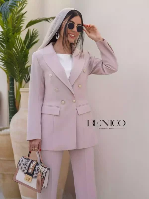 خرید کت شلوار زنانه رنگ پنککی از مزون بنیکو