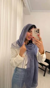 شال لبه تور رنگ آبی تیره
