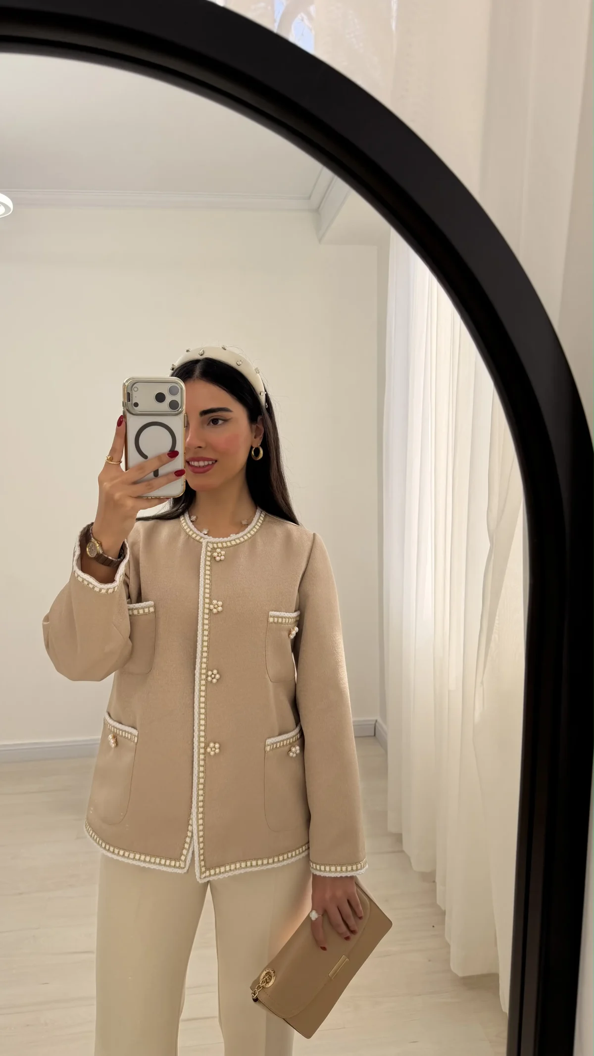 خرید کت مجلسی زنانه جنس کتان رنگ کرم از مزون بنیکو