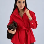خرید بارانی زنانه کوتاه رنگ قرمز از مزون بنیکو